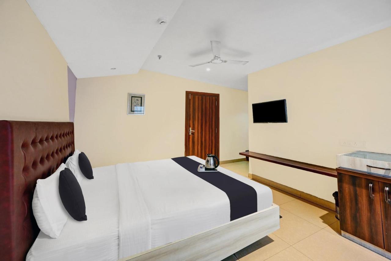 Townhouse Oak Pentagon Residency Hotel Bhubaneswar Exterior foto